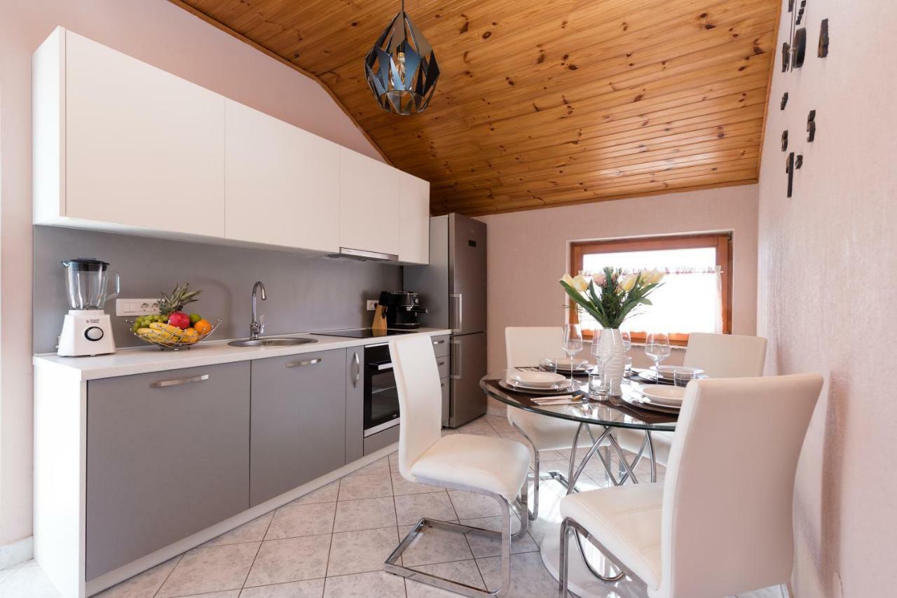 Lola Apartment Veprinac المظهر الخارجي الصورة