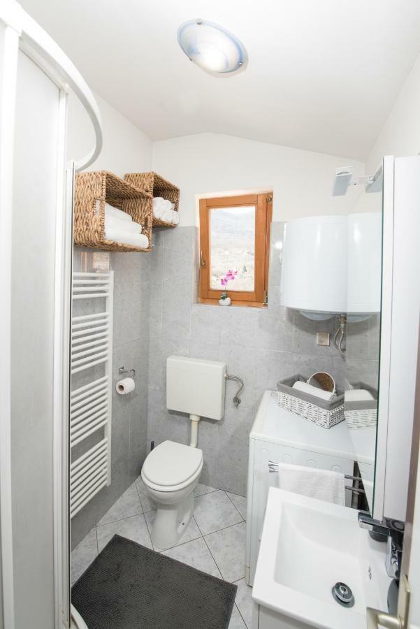 Lola Apartment Veprinac المظهر الخارجي الصورة